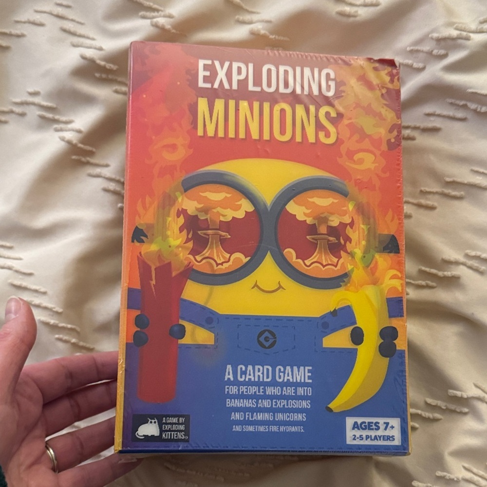 Exploding Minions Card Game - Picture 2 of 7